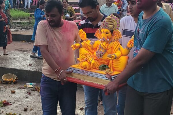 દમણગંગા નદી ગણેશ વિસર્જન પર પાબંધી ભક્તો મુકાયા મુશ્કેલીમાં